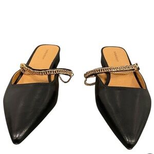 NWT Belle &Bloom On The Go Black Leather Mules with Gold Chain Size 8